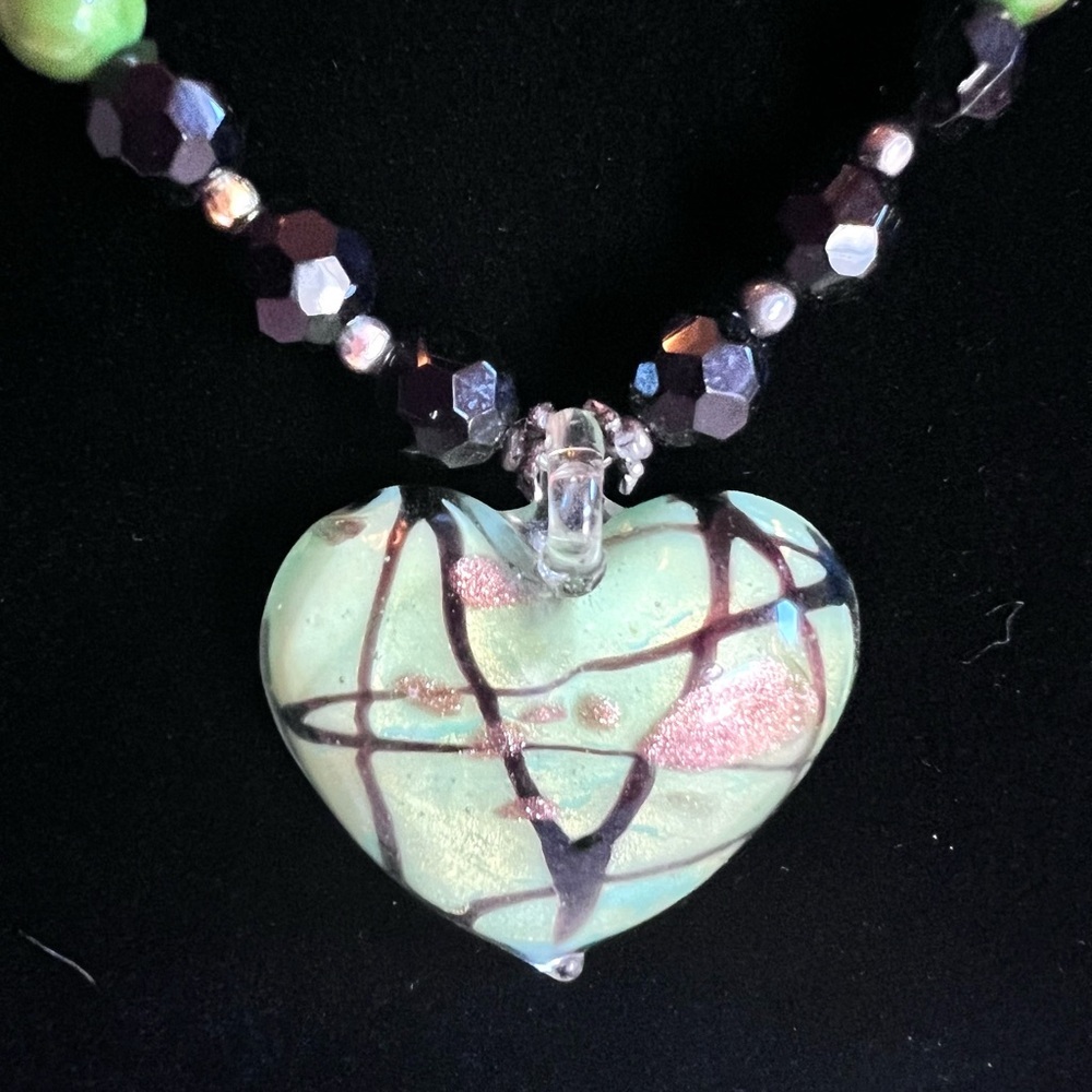 Vibrant Green Heart Pendant Necklace - Picture 3 of 4